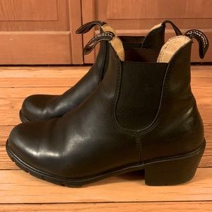 Blundstones black